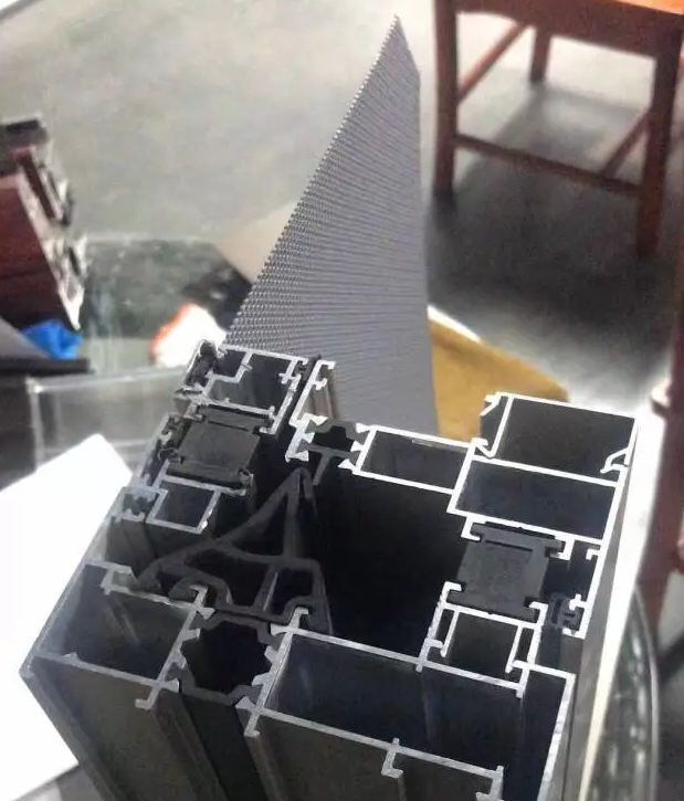 系統(tǒng)門窗為什么這么貴？卻又那么多人購買？看看你就知道了！